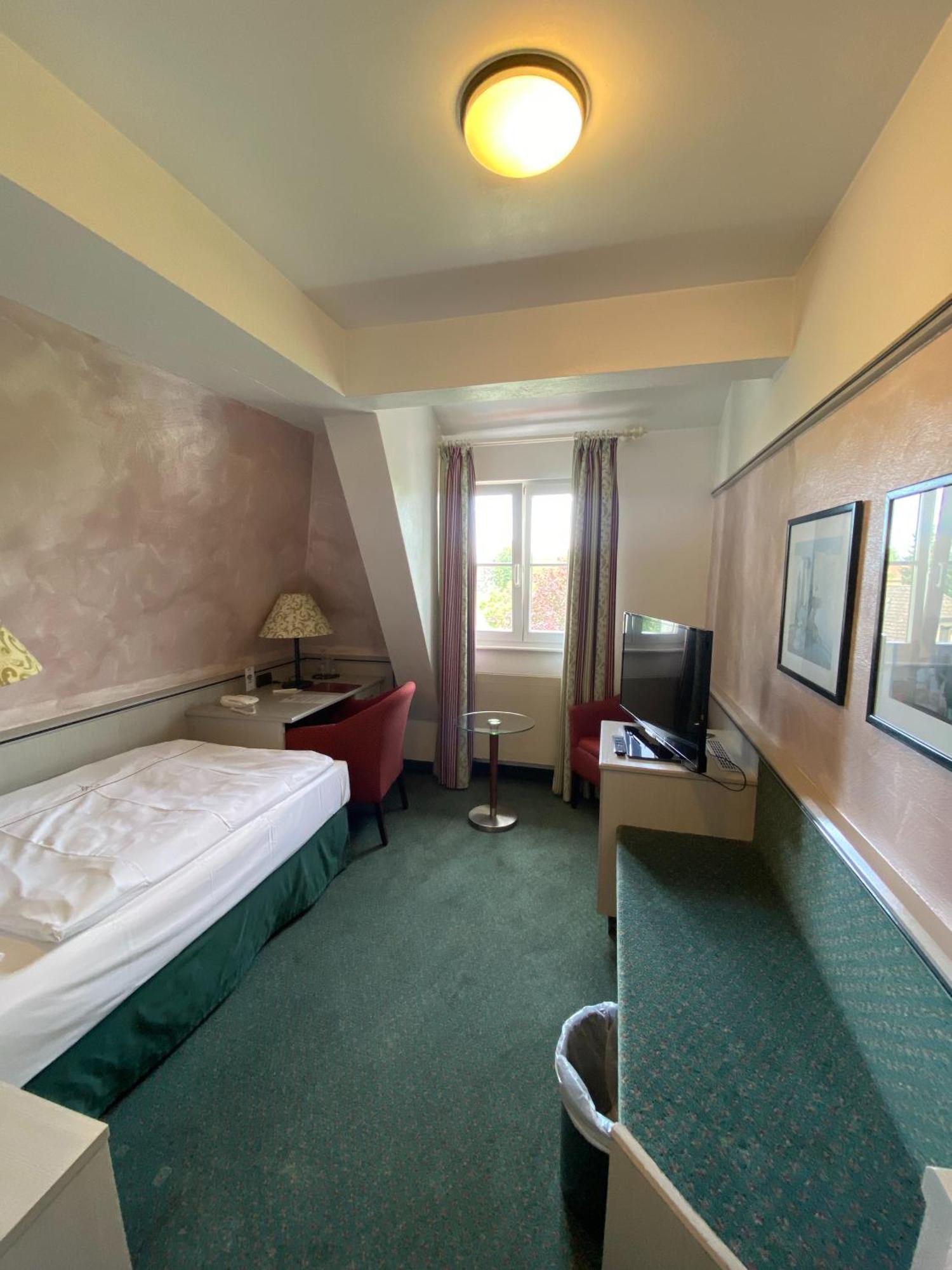 Alpinia Hotel