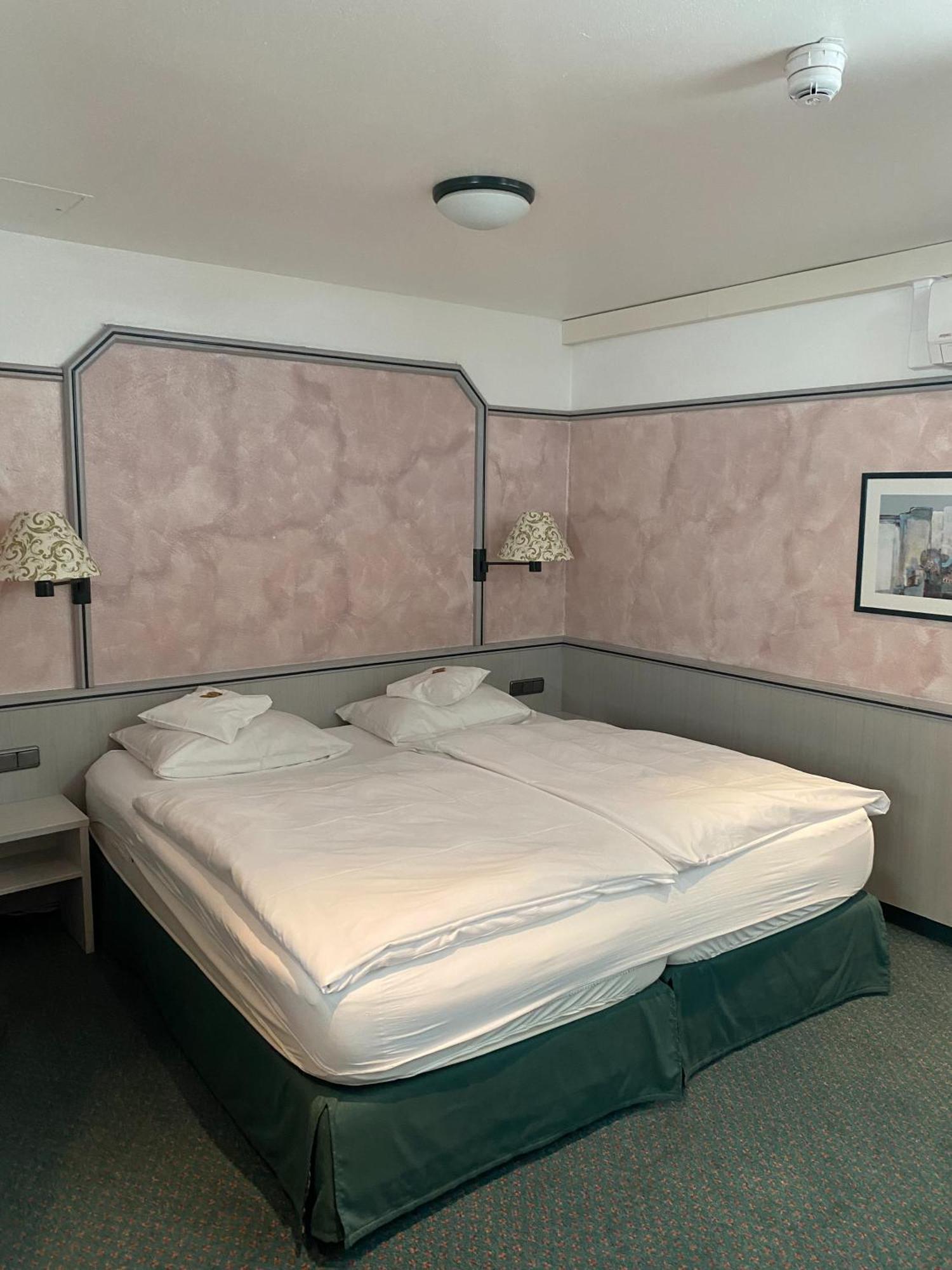 Alpinia Hotel