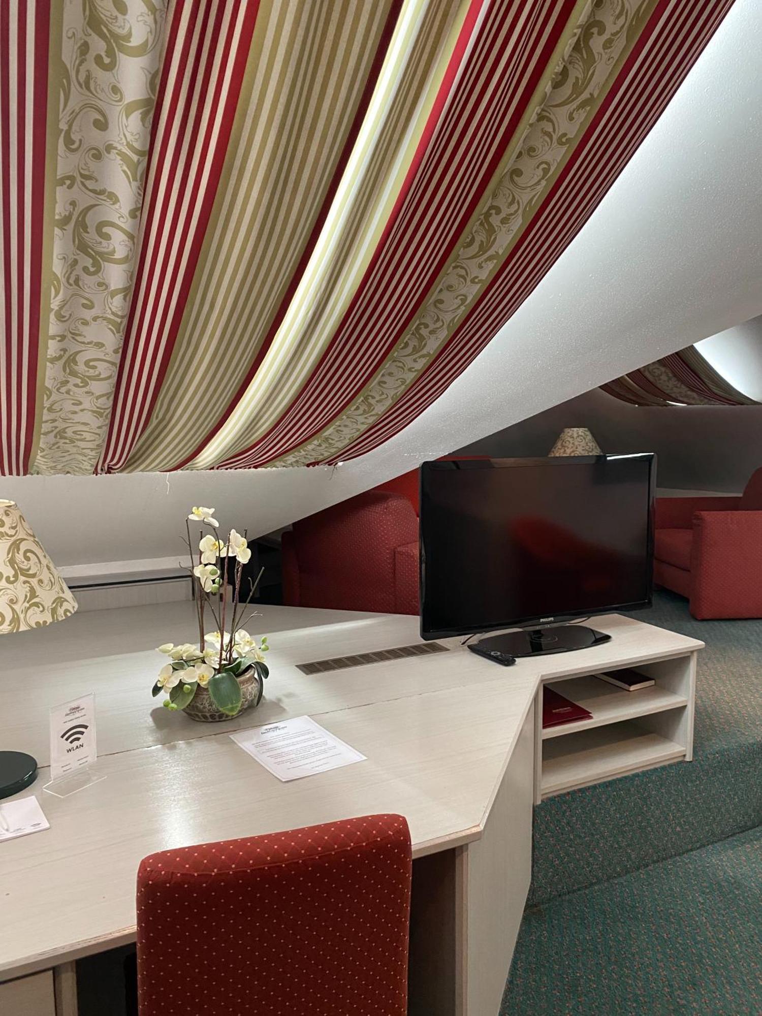 Alpinia Hotel